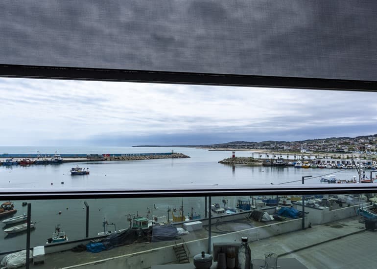port-img
